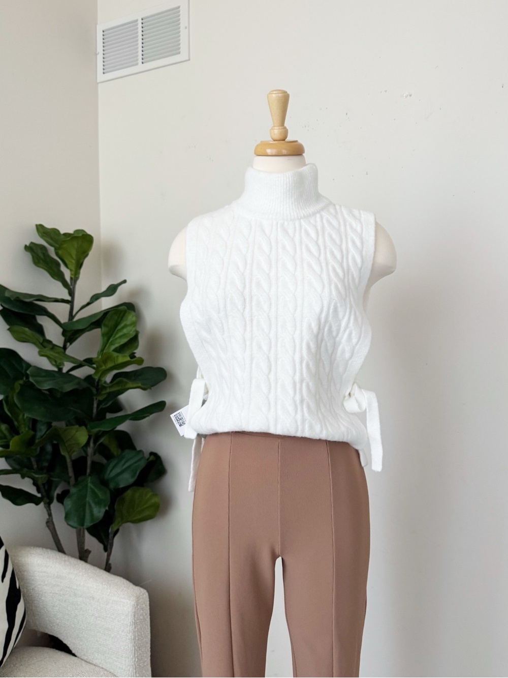 H&M White Cable Knit Sleeveless Turtleneck Vest with Side Ties
